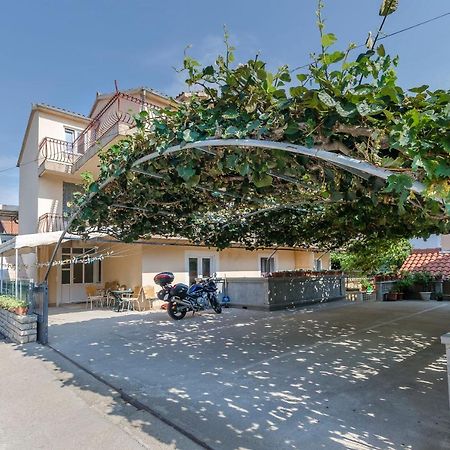 Apartments Mira I Vodice Exterior foto