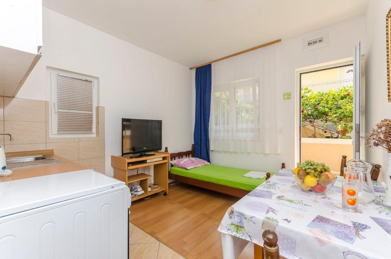 Apartments Mira I Vodice Exterior foto